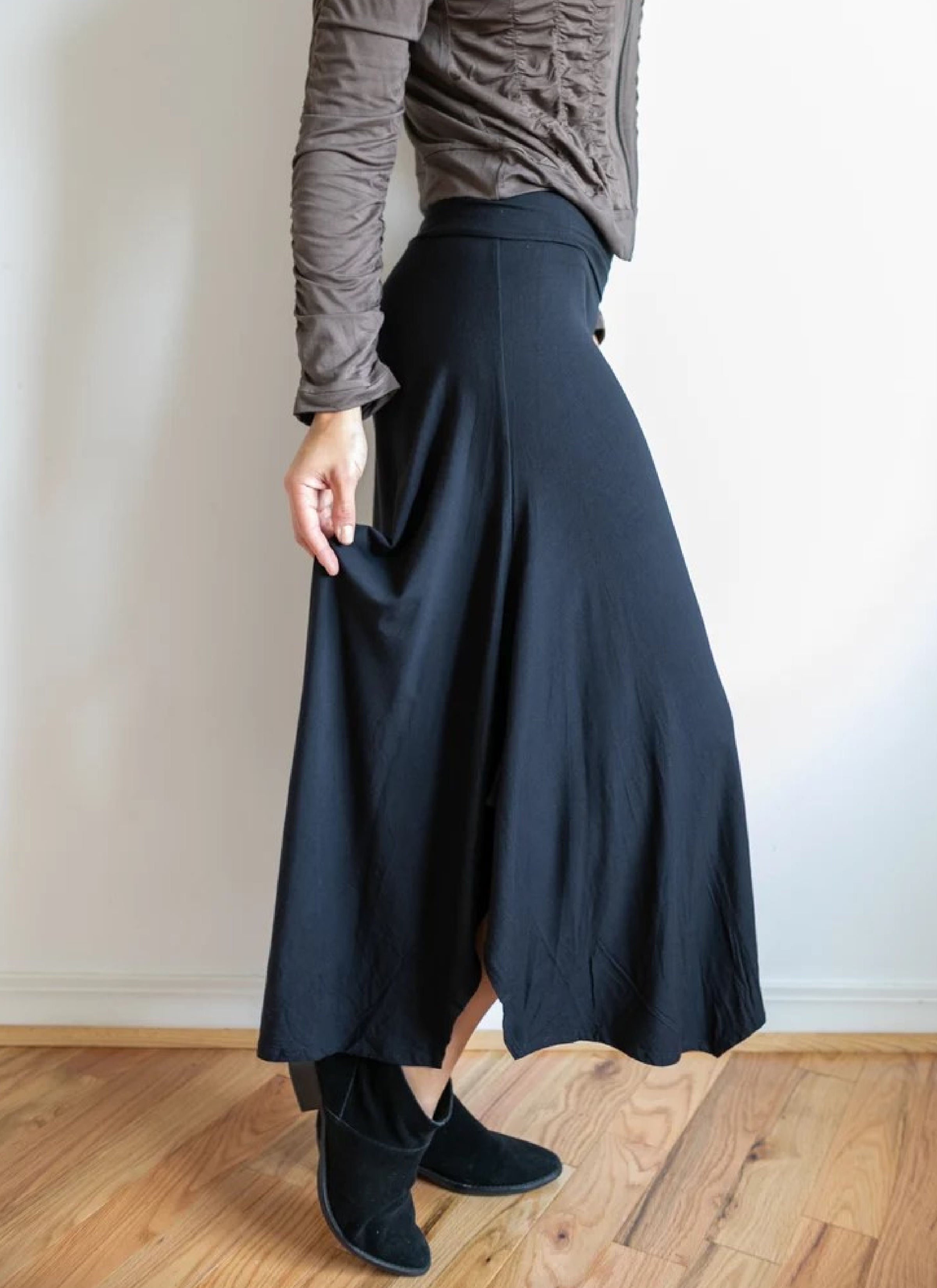 Wide Leg High Waist Gaucho Pants in Black | Shop Online – Paramita 
